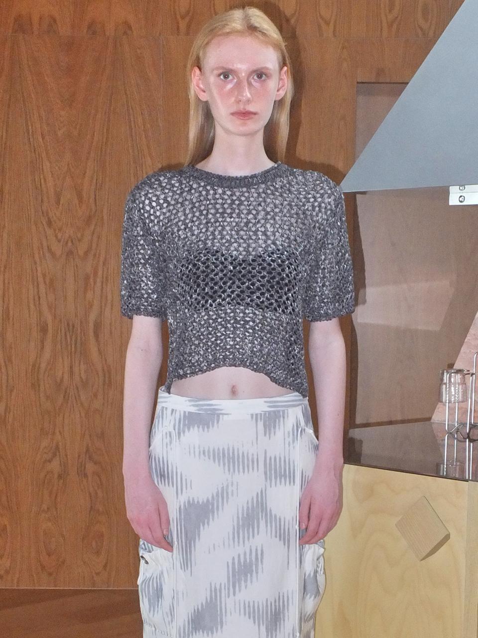 Enor Scotch Crop Half Knit Top_Dark Grey