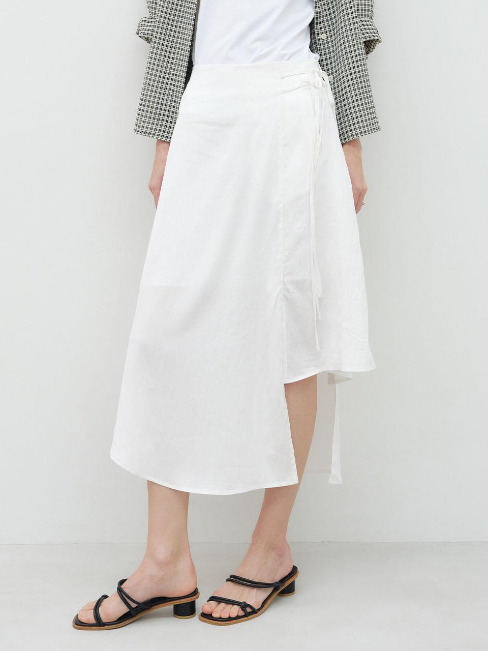 Et demain Unbalance Banding Flared Long Skirt [White]