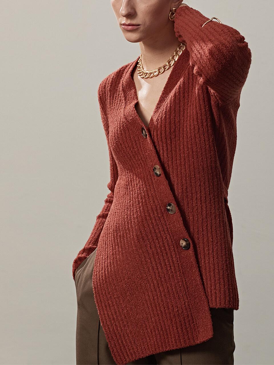 ETCH RIBBED-KNIT BUTTONED V-NECK CARDIGAN(BRICK)