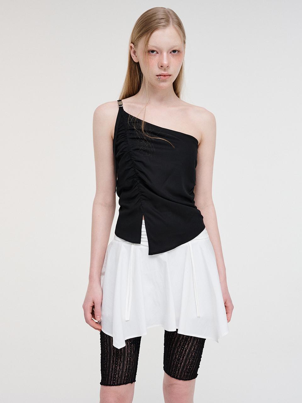 ETMON One Shoulder Buckle Blouse_Black