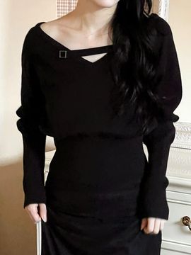 EVMOIU Two-way V-neck Off-shoulder Metal Accent Sweater [Black]
