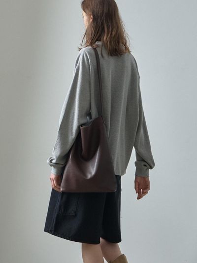 FACADE PATTERN Flat Shoulder Bag [Brown]
