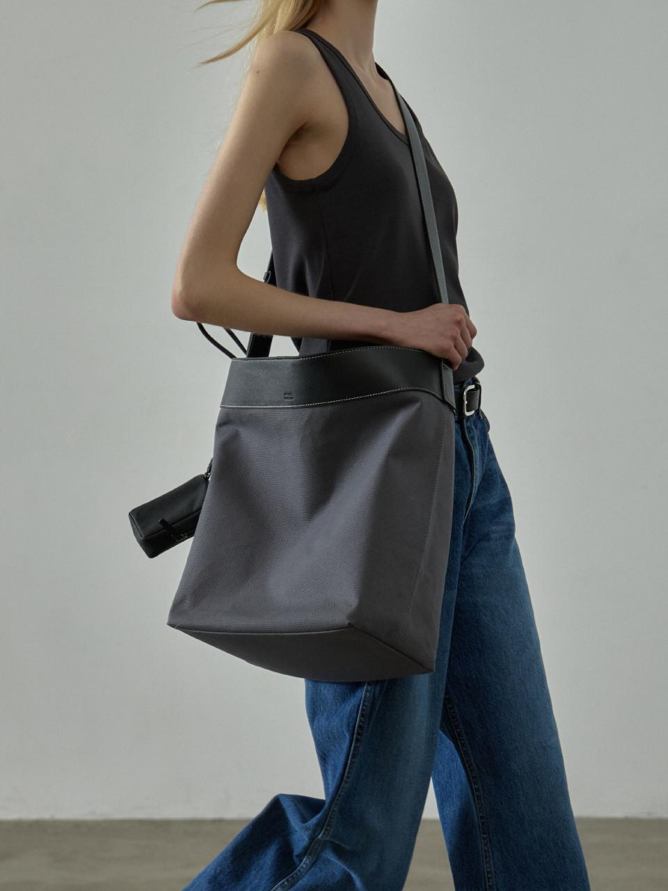FACADE PATTERN Langue Big Bag [Black Grey]