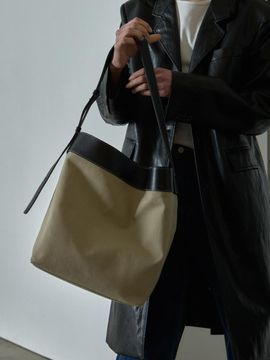 FACADE PATTERN Langue Big Shoulder Bag [Black]
