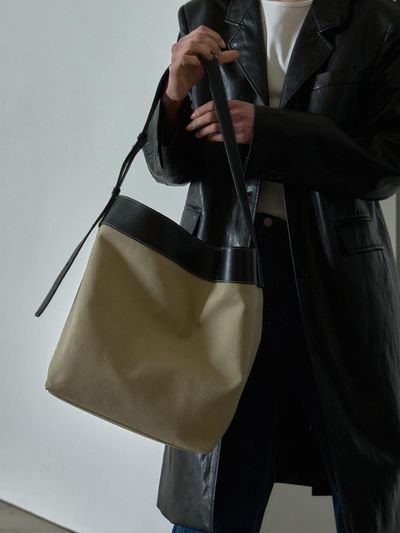 FACADE PATTERN Langue Big Shoulder Bag [Black]