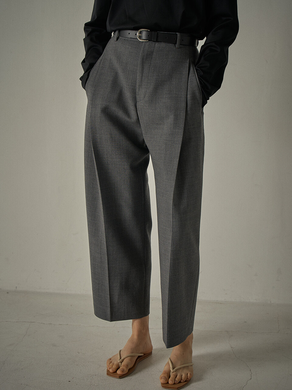 FACADE PATTERN Round Wool Pants_Charcoal