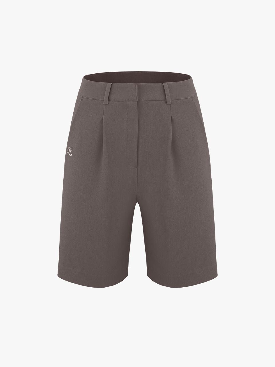 FAIRLIAR GOLF Pin-tuck Regular Fit Knee-length Bermuda Pants [Beige]