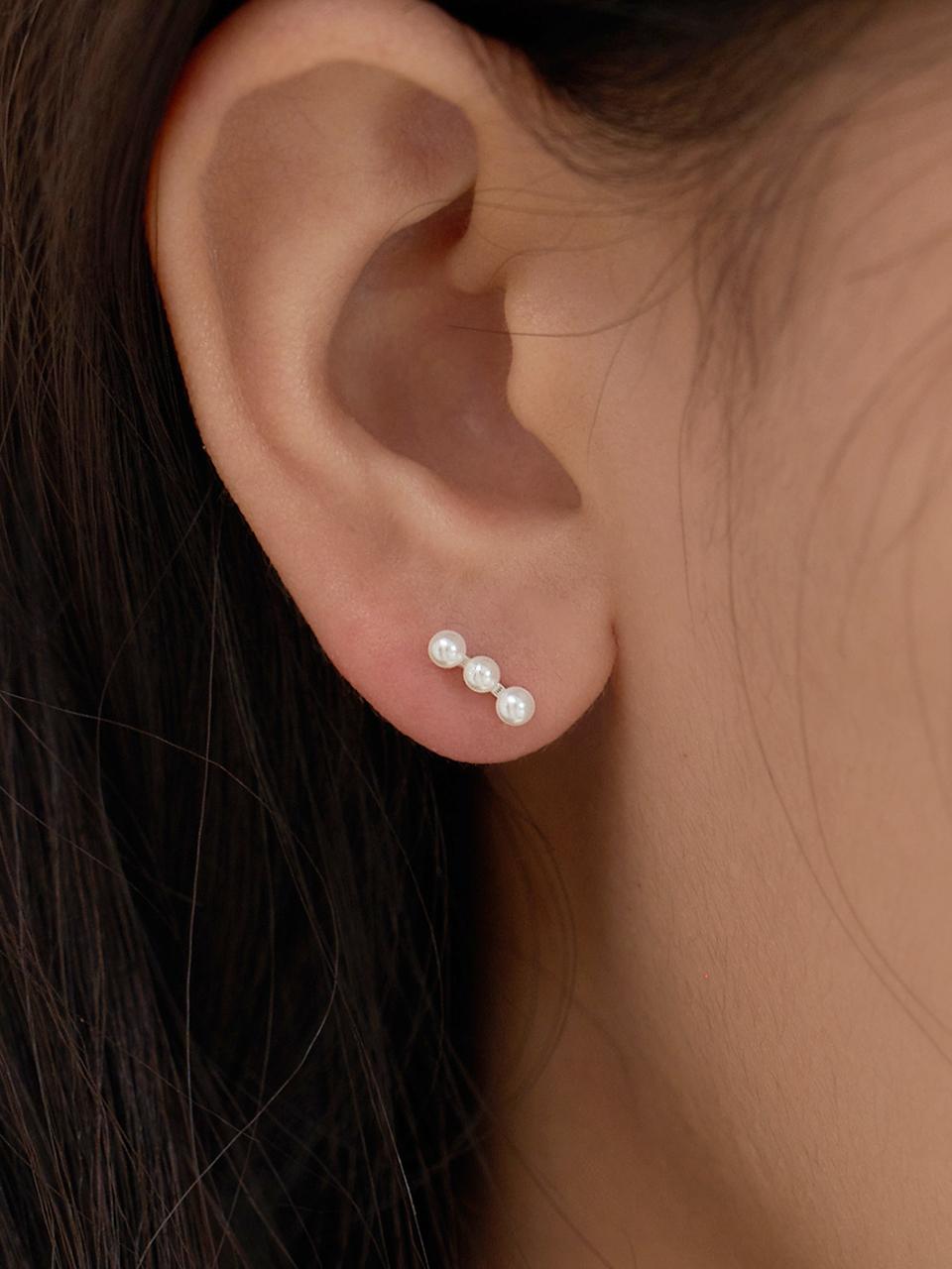 FANTASTIC PLANET 925 Silver Three Pearl Minimal Earrings