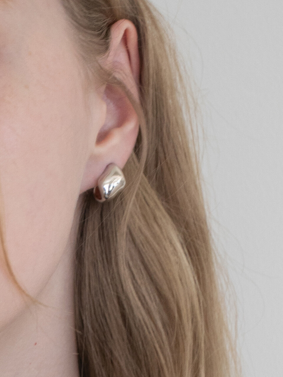FANTASTIC PLANET Curve Rolling Earrings_2colors