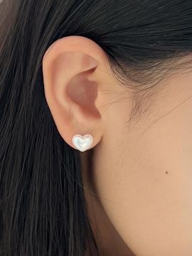FANTASTIC PLANET Mini Pearl Heart Titanium Earrings