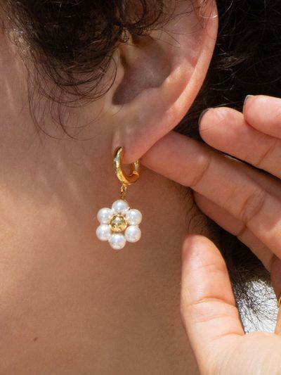 FANTASTIC PLANET Pearl Daisy Earrings