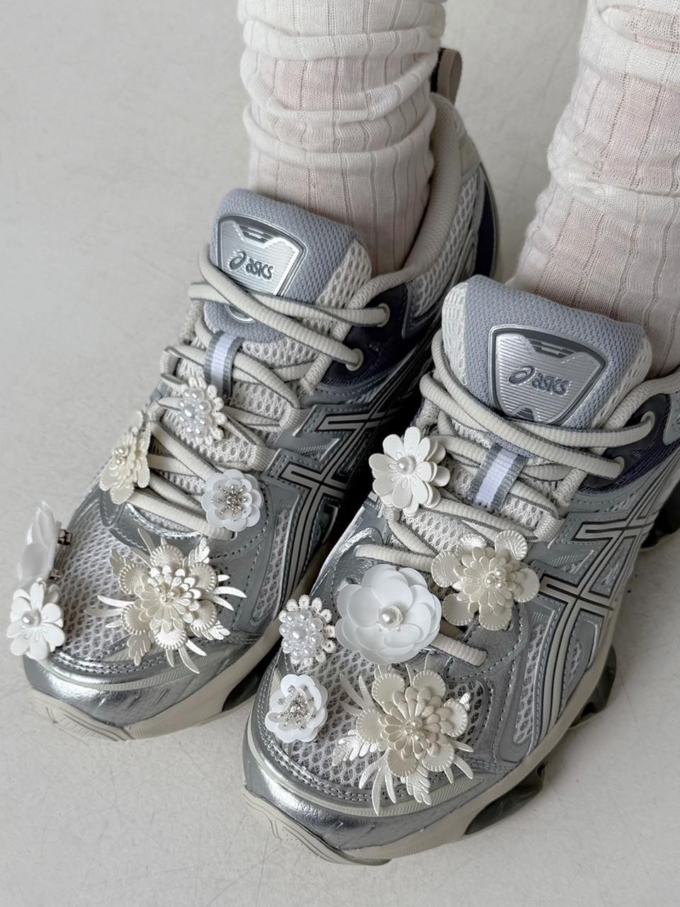 FANTASTIC PLANET Pearl Flower Decorative Shoe Charm Set [Cream]