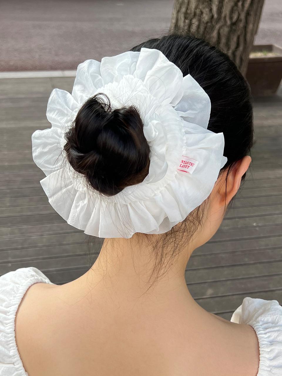 FANTASTIC PLANET Shirring Frill Beige Scrunchie