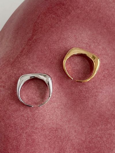 FANTASTIC PLANET Square Curve Ring (2 Colors)