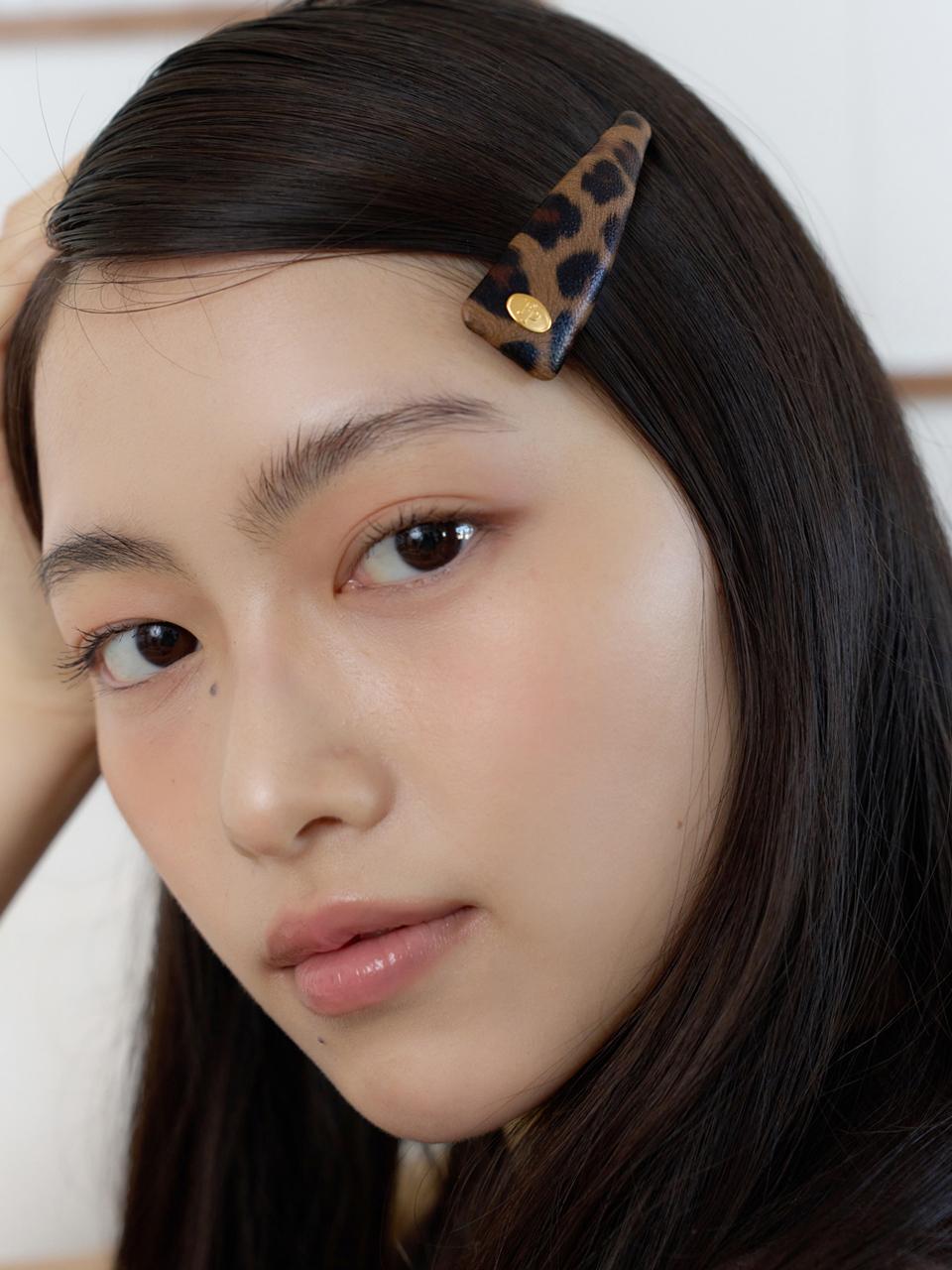 FANTASTIC PLANET Triangle Print Faux Leather Hair Pin
