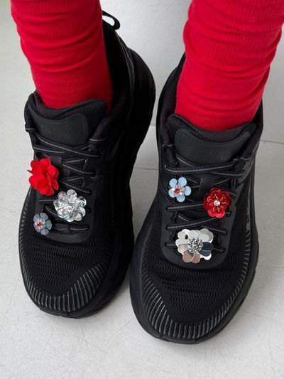 FANTASTIC PLANET Ultra Red Floral 6-Piece Shoe Charm Set [Red]