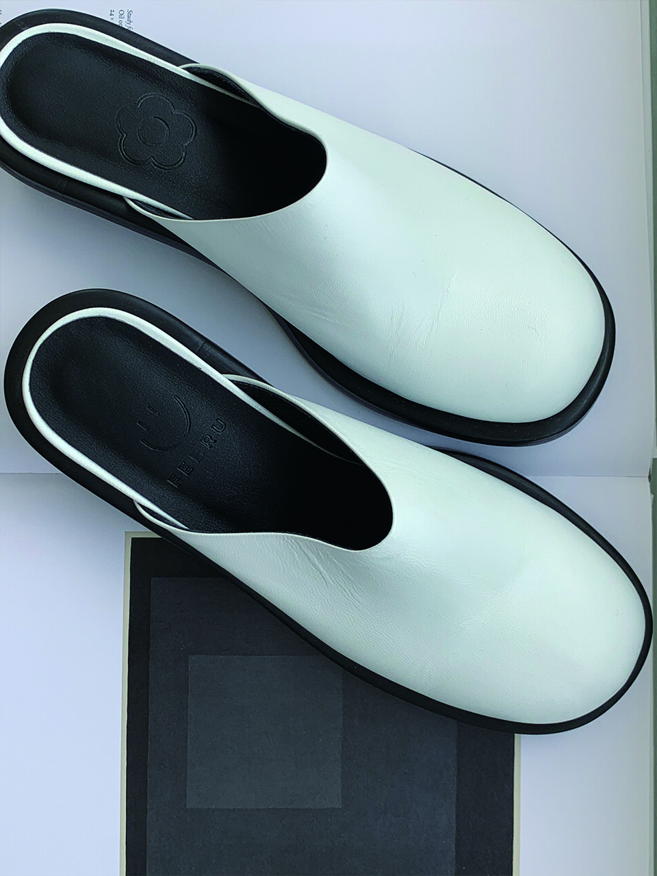 FEBRU TomTom mule - white
