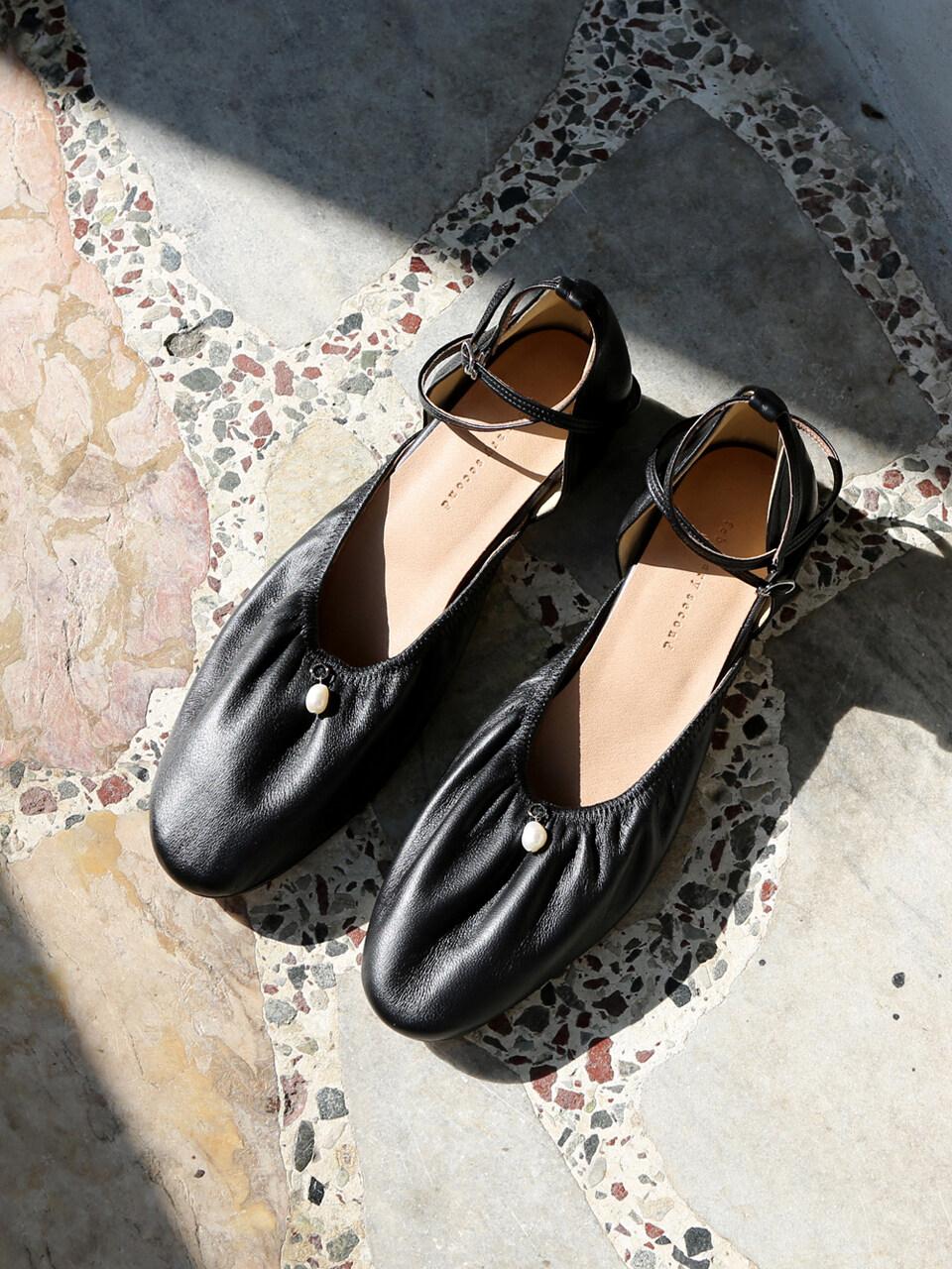 february second Drop Pearls Ankle Strap Black