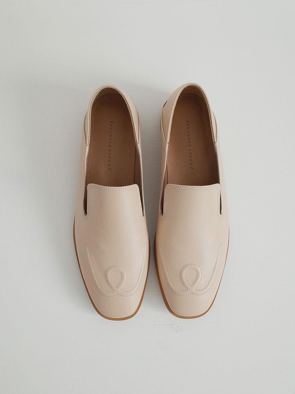 february second Embossed Stitch Loafers Beige