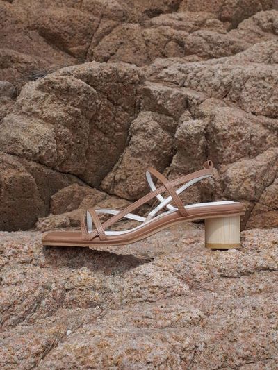 february second Flip-Flop Strap Sandals Camel
