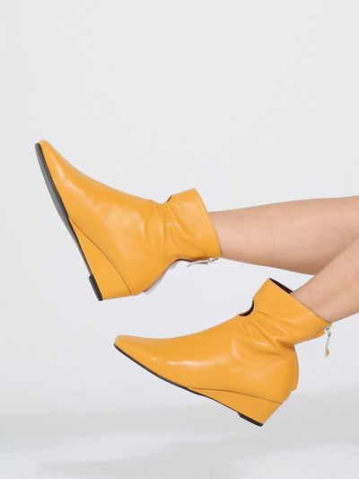 february second Shirring hole wedges - Mustard yellow