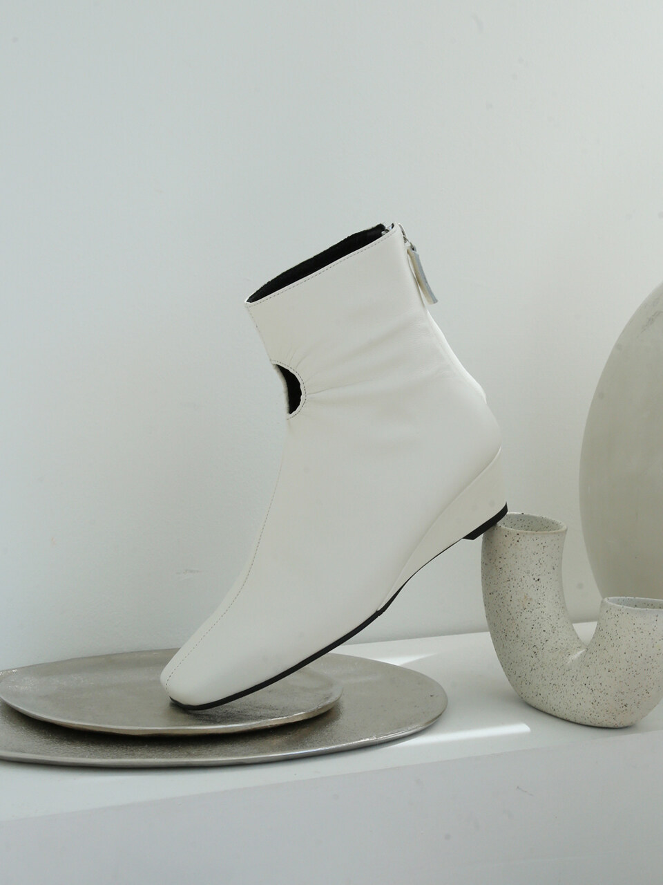 february second Shirring hole wedges - Warm white