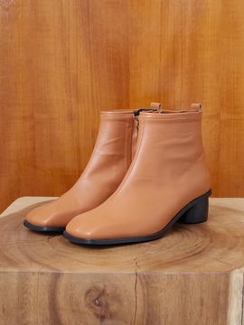 february second Square Ankle Boots Caramel
