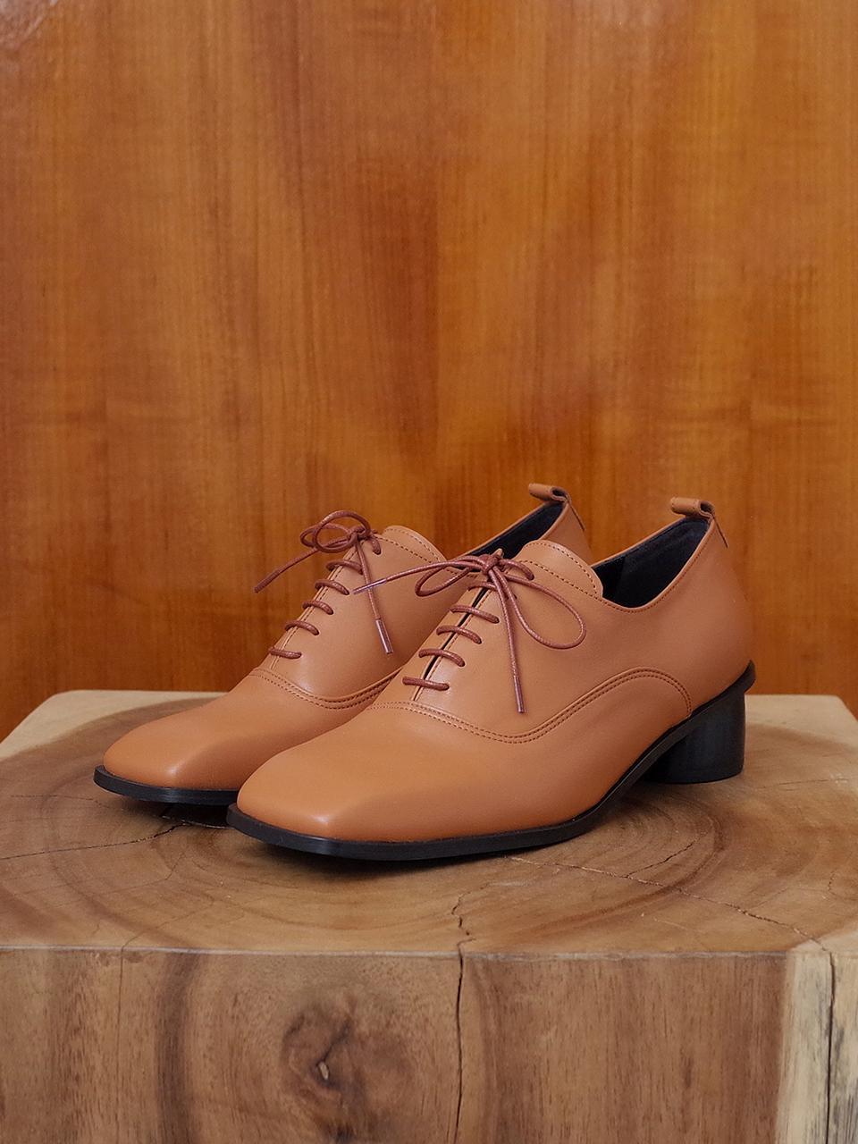 february second Square Oxford Caramel