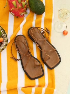 february second Toe Ring Strap Sandals_Brown