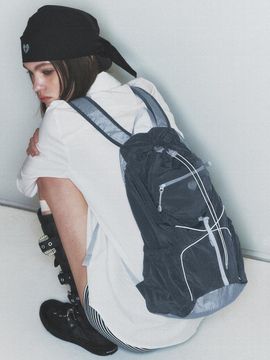 FENNEC AIRY POCKET BACKPACK [CHARCOAL]