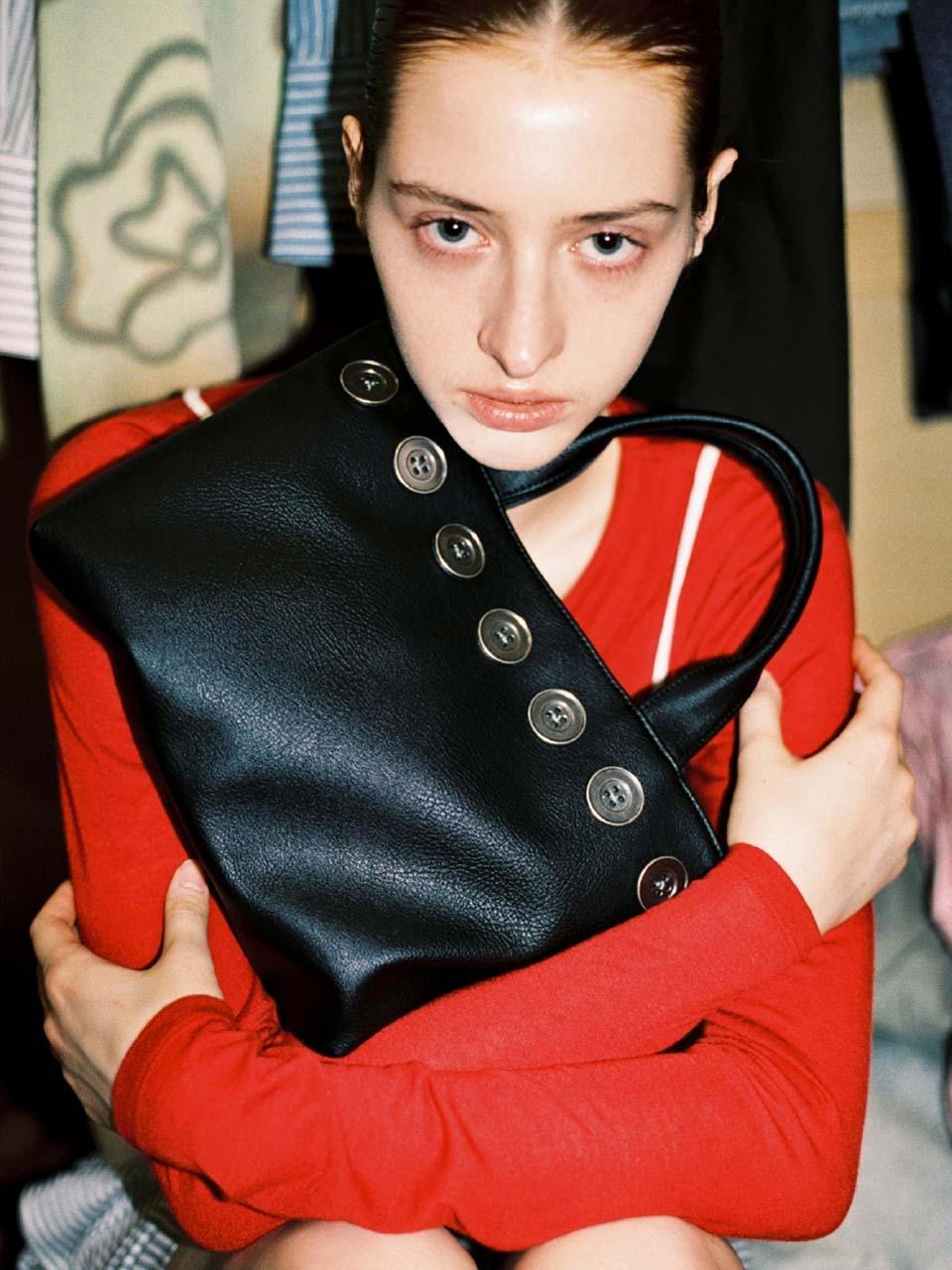 FILLINTHEBLANK Sunday Button Wide Tote Bag [Black]