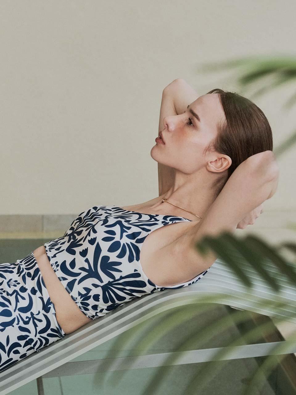 Fine Bay One Shoulder Crop Bikini Top [Blue]