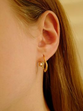 fiore Pearl Daisy Handcrafted Earring