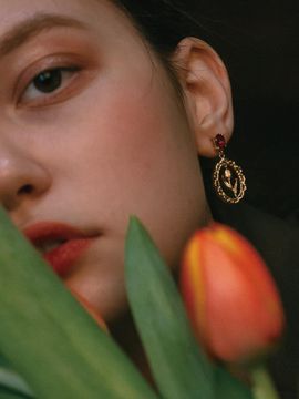 fiore Stone Tulip Handcrafted Frame Earring