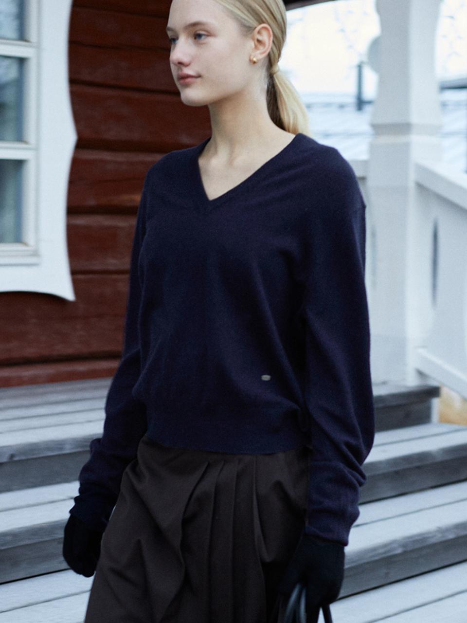 FOLNUA Wool Blend V Neck Standard Fit Knit [NAVY]