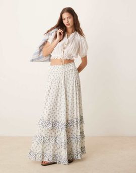 Free People Free People brynn micro floral tiered maxi skirt in ivory-White