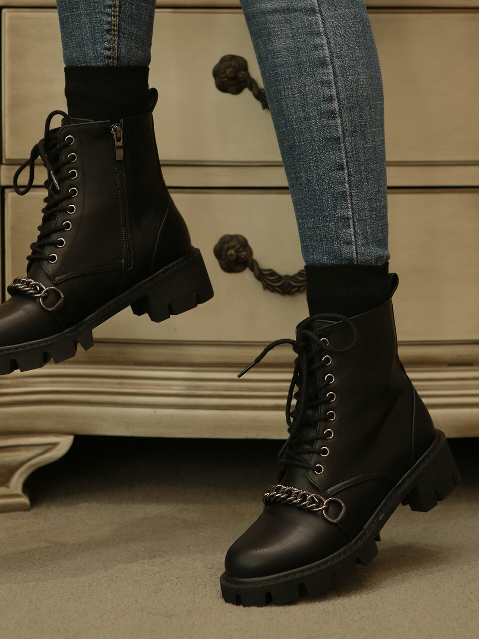 fri fla Lace-Up Chain Walker - Black