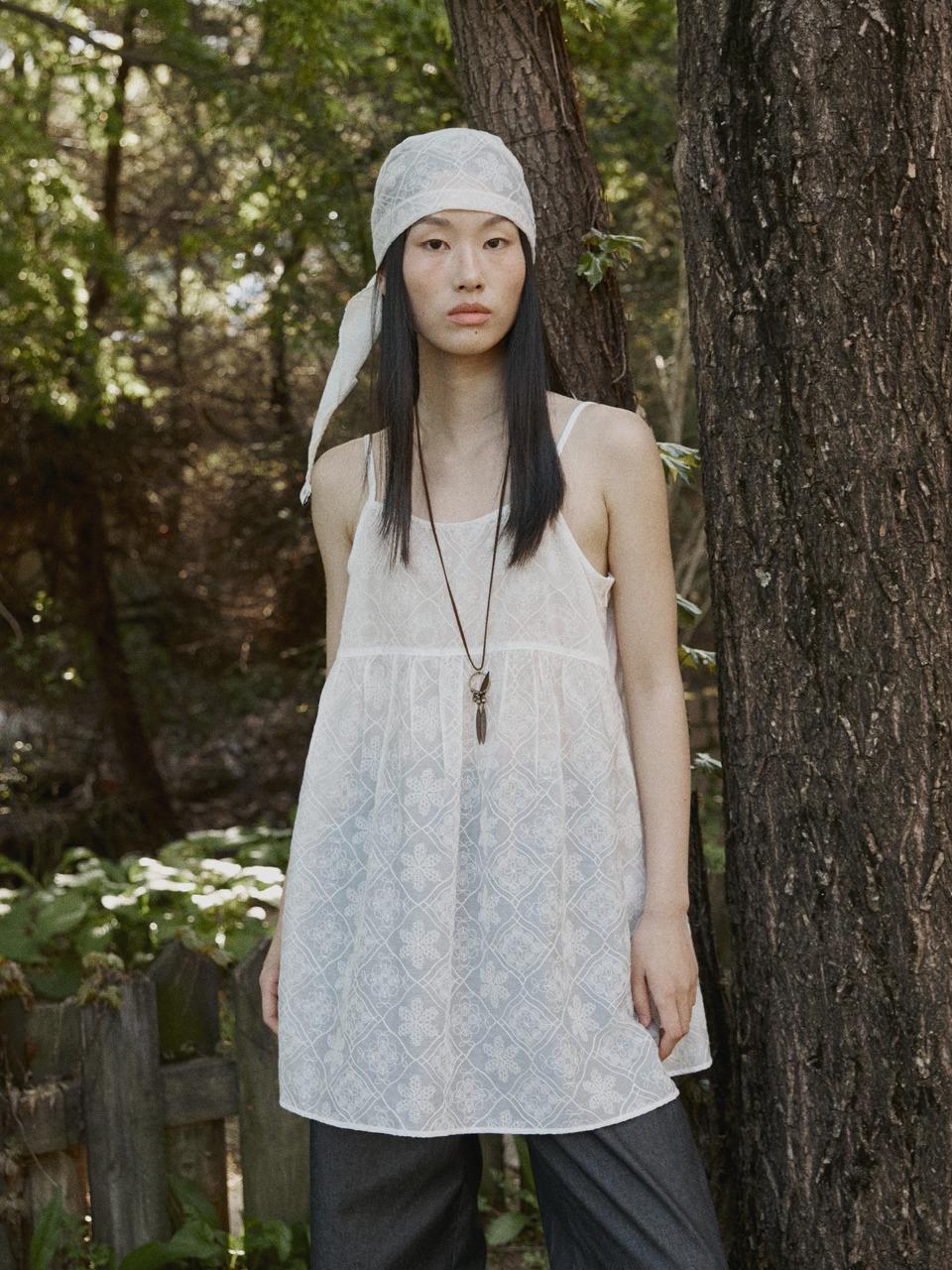 fromwhere EMDROIDERY SHIRRING MINI DRESS [IVORY]