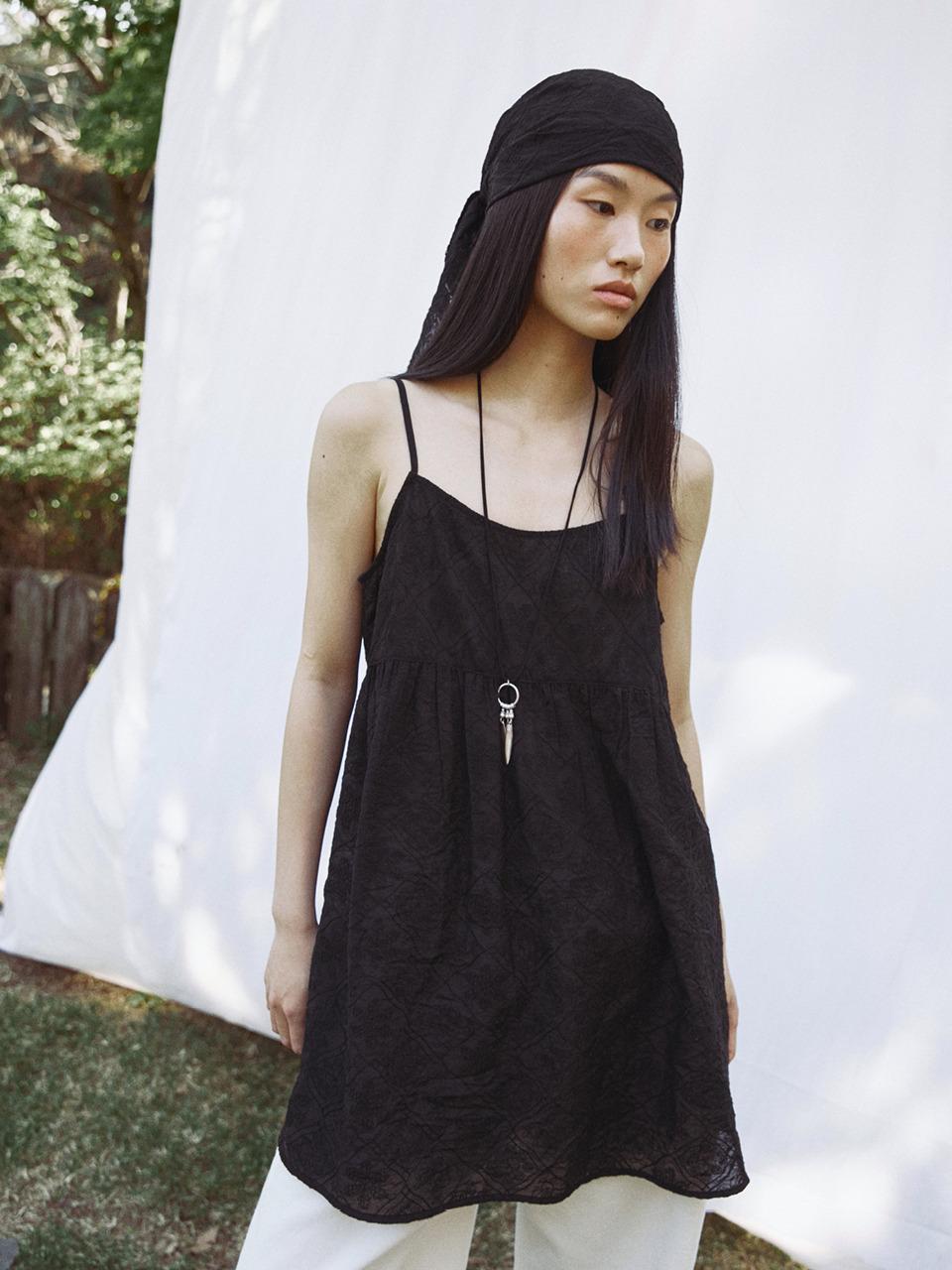 fromwhere EMDROIDERY SHIRRING TOP MINI DRESS [BLACK]