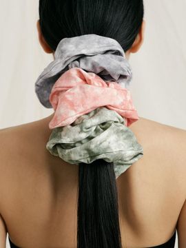 FRONT2LINE Banda Light Tie-Dye Scrunchie