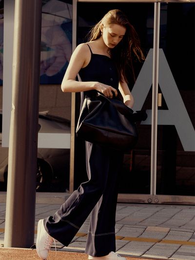 FRONTROW Drama Signature_Stitch Pleated Trousers