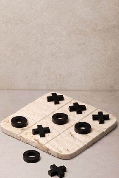 GAURI KOHLI GAURI KOHLI Monty Tic Tac Toe