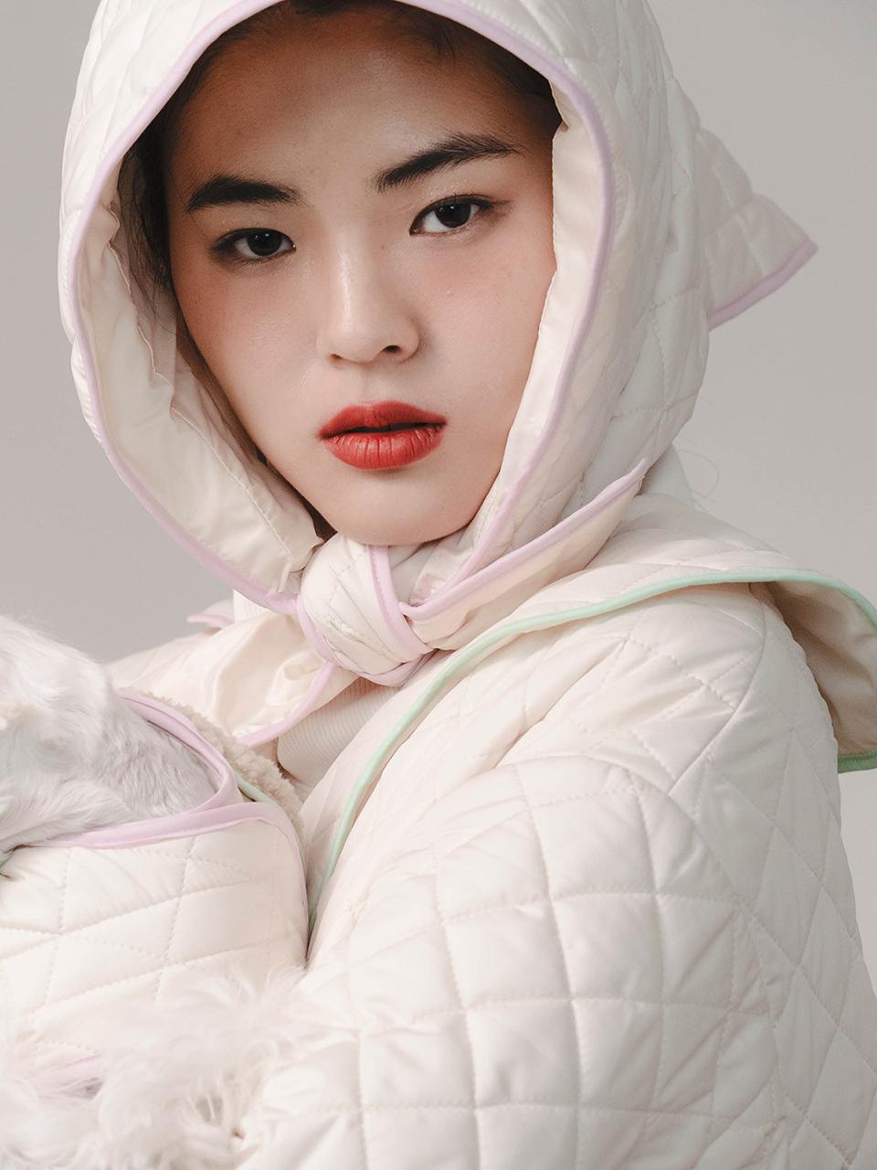 GAYEON LEE Quilted Adjustable Signature Hood [Beige]