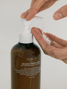 GBH COSMETIC Lightweight Non-sticky Daily Hand Lotion (280ml)