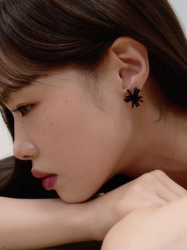 geegee Beaded Nickel-free 18mm Earring [Black]