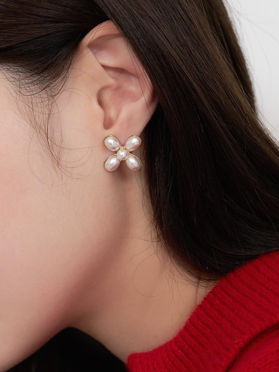 geegee Cross Pearl Gold Earring