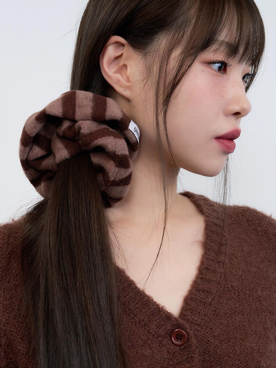 geegee Fluffy Stripe Plush Scrunchie [Brown]