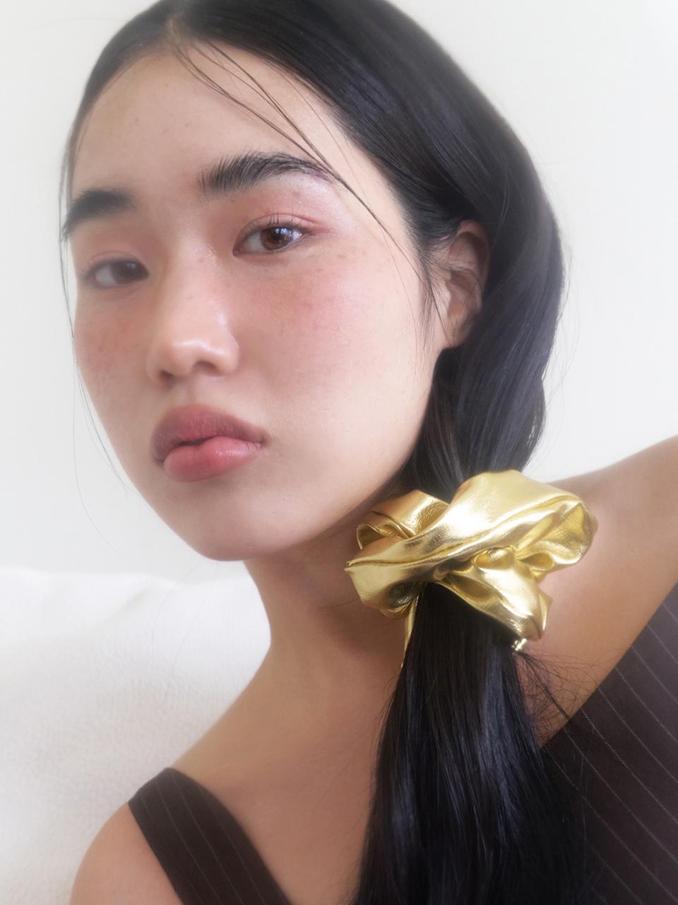 geegee Glossy Faux Leather Metallic Scrunchie [Gold]
