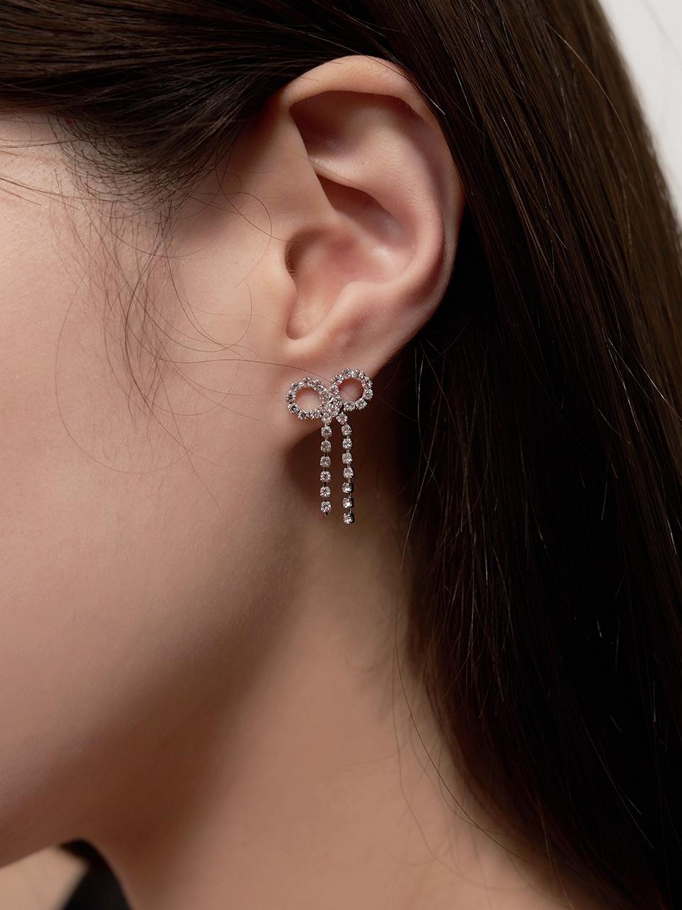 geegee Holy Ribbon Brass Crystal Earring