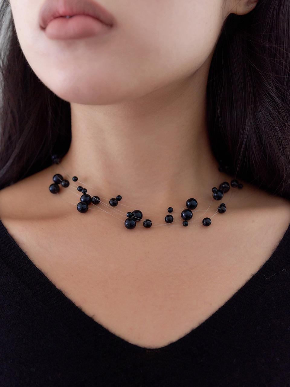 geegee Layered Handcrafted Acrylic Pearl Necklace [Black]